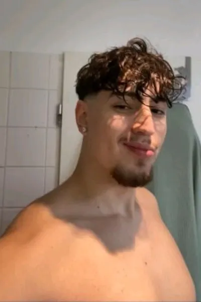 Flipped Chat AI – Chat cu Jake Paul