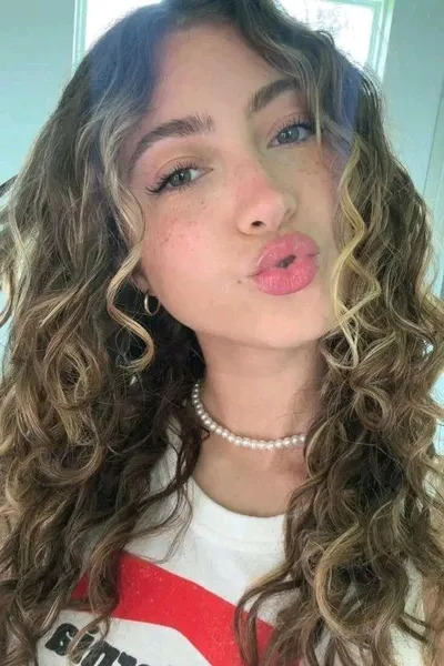 Flipped Chat AI – Bate-papo com Meia irmã