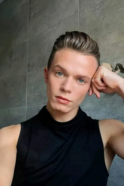 AI trò chuyện đảo ngược – Trò chuyện với RONAN PARKE