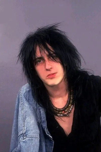 Flipped Chat AI – Чат с Izzy stradlin (BL)