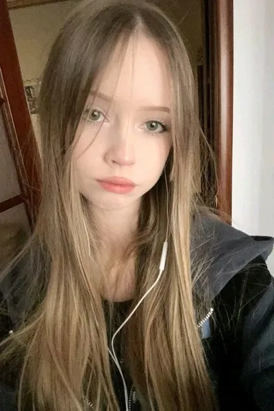 Flipped Chat AI – Чат с Алиса Северская