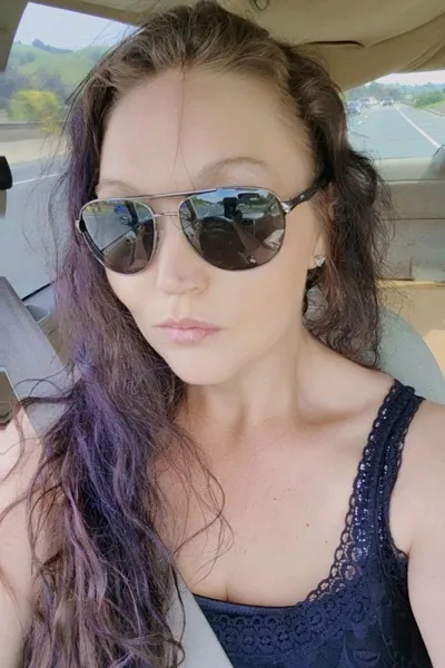 Flipped Chat AI – Chatta con Elena Vance