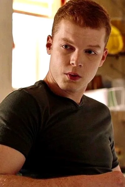 Flipped Chat AI – Chat cu Ian Gallagher(Cameron Monagha)