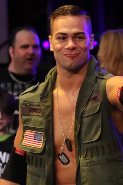 Flipped Chat AI – razgovarajte s Adam Tyler