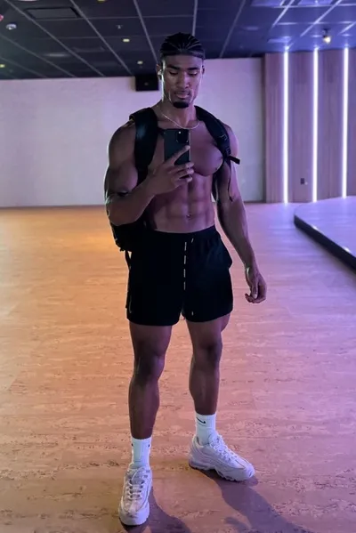 Flipped Chat AI – razgovarajte s Jaden Marius