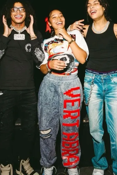 Flipped Chat AI – Chatta med Star bandz 