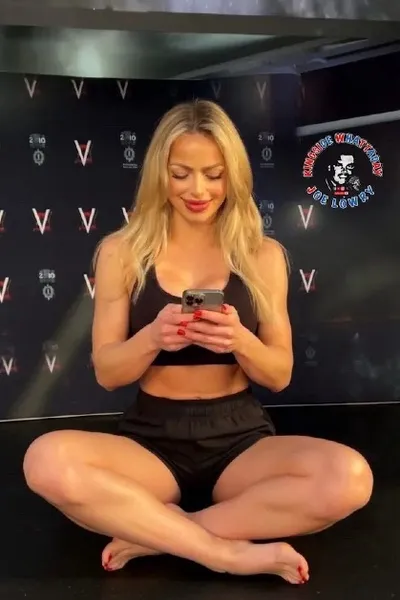 Flipped Chat AI – Chatta med Liv Morgan