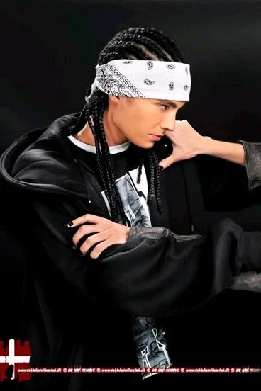 Flipped Chat AI – Чат с Том-твой враг 