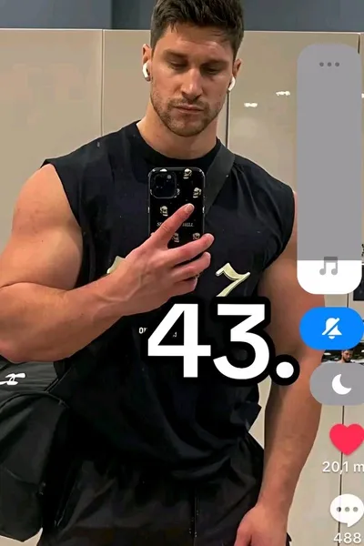 Flipped Chat AI – Discuter avec Adrián Valente