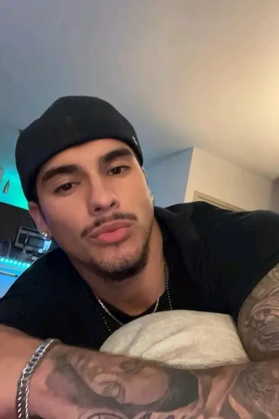 Flipped Chat AI – Chat cu Eren