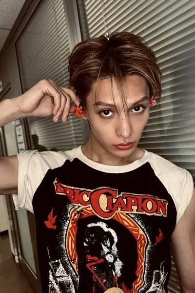 Flipped Chat AI – Чат с Джеймс. 