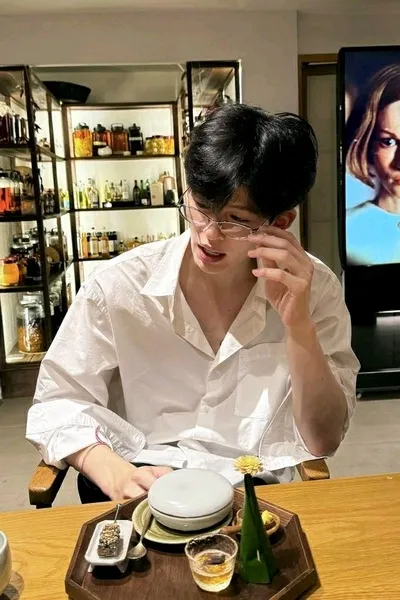 Flipped Chat AI – Bate-papo com Pond naravit