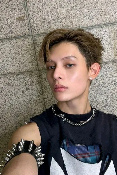 Flipped Chat AI – Чат с Джеймс. 