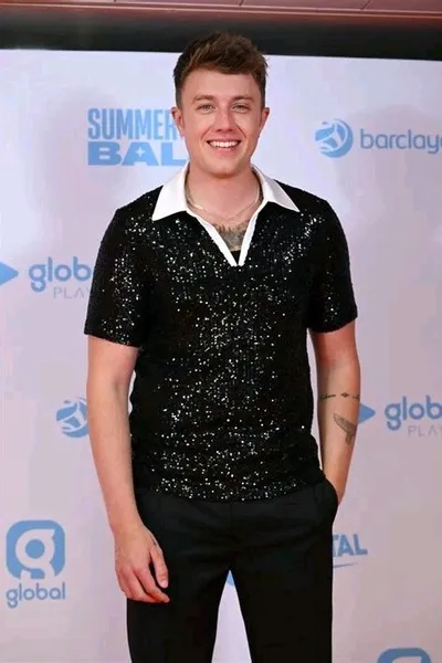 Flipped Chat AI – 로먼 켐프와 채팅