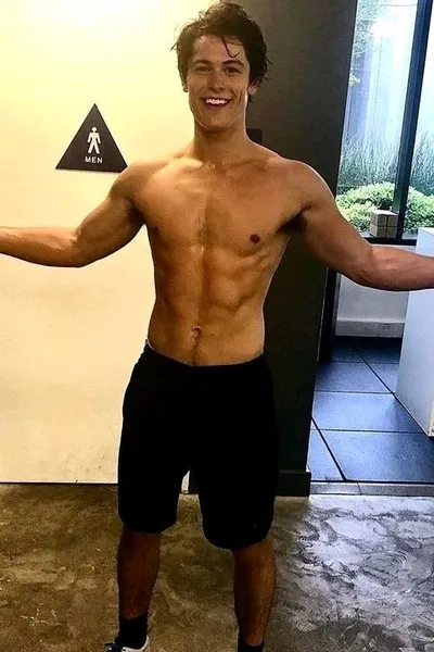 Flipped Chat AI – kalbėkite su Chris 