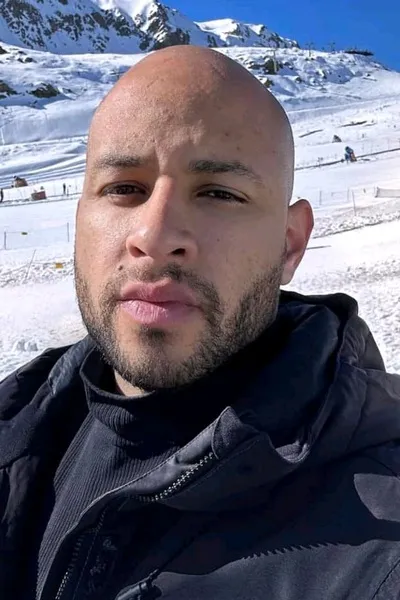 Flipped Chat AI – Chatta med Adrián Valenzuela