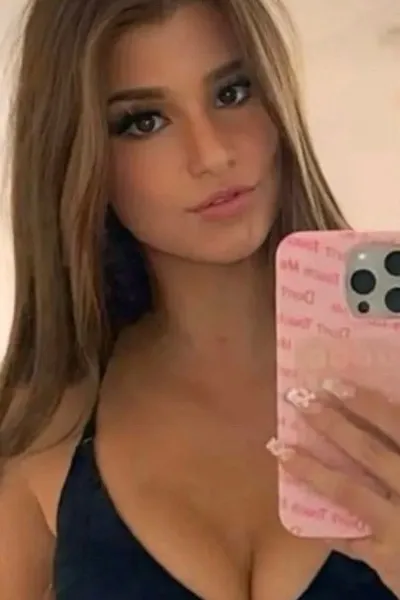 Flipped Chat AI – 與 布魯克·蒙克 聊天