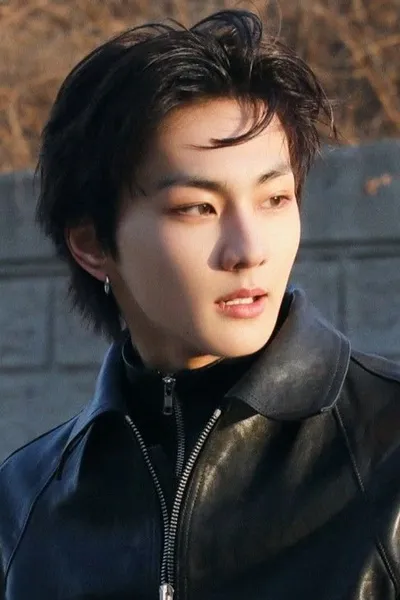 Flipped Chat AI – Chat cu Jungwon