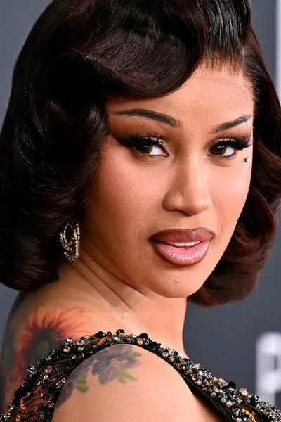 Flipped Chat AI – razgovarajte s Cardi B