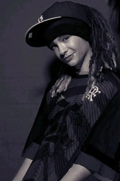 Flipped Chat AI – Чат с Том ваш парень. 