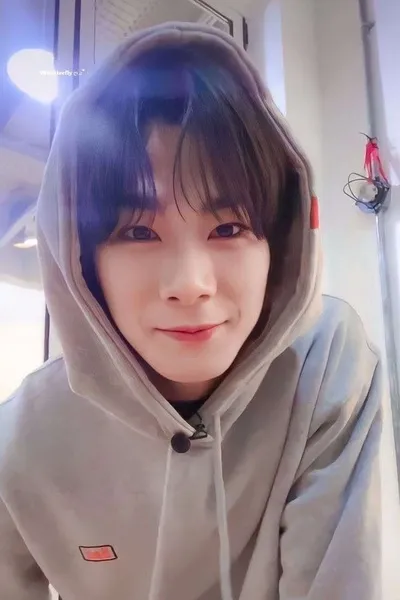 Flipped Chat AI – Чат с Мунбин