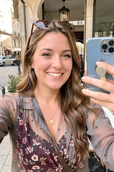 AI trò chuyện đảo ngược – Trò chuyện với Lucy