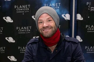 Flipped Chat AI – Чат с Jared Padalecki 