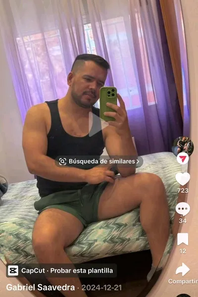 Flipped Chat AI – Chatear con Adrián Valderrama