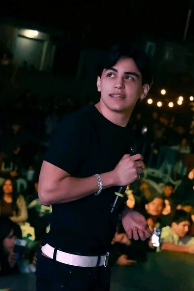 الذكاء الاصطناعي للدردشة المعكوسة – الدردشة مع Alan Arieta 