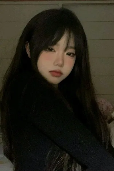 Flipped Chat AI – Chat cu Leyla