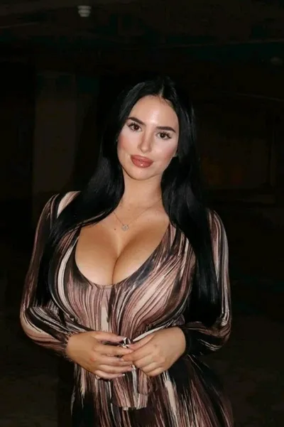 Flipped Chat AI – 與 Izzy Davis 聊天