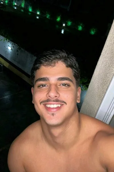 Flipped chat ai - makipag -chat sa Ralf Vargas 