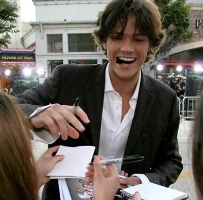 Flipped Chat AI – Чат с Jared Padalecki 