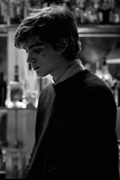 Flipped Chat AI – Chatten mit Theodore Galpin