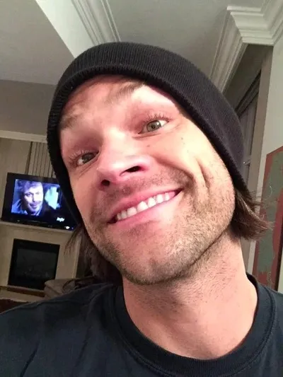 Flipped Chat AI – kalbėkite su Jared Padalecki 