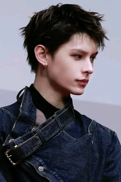 Flipped Chat AI – Чат с Джеймс. 