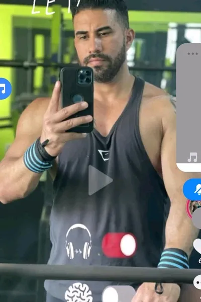 Flipped Chat AI – Chatear con Adrián Valdés