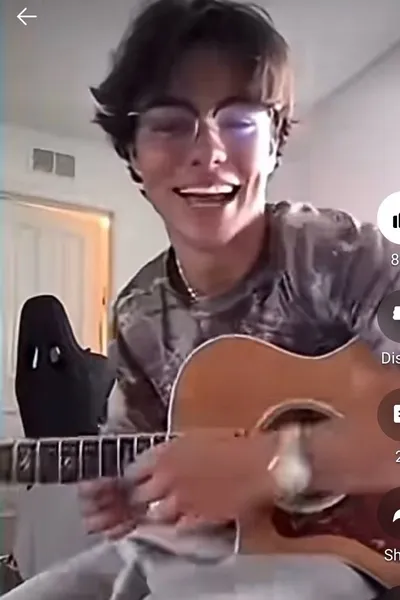 Αναστροφή συνομιλίας AI – Συζήτηση με Malachi Barton