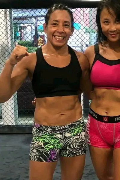 Flipped Chat AI – Chat dengan Laura Balin