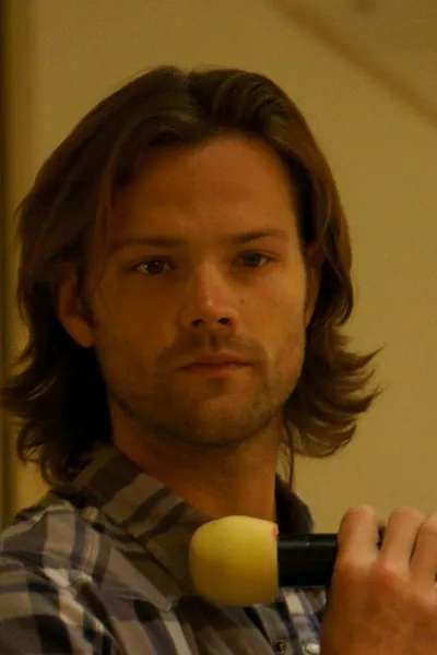 Flipped Chat AI – Чат с Jared Padalecki 
