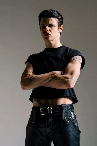 Flipped Chat AI – Чат с Dominic harrison 