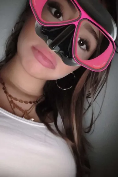 Flipped Chat AI – kalbėkite su Aviara