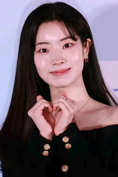 फ़्लिप्ड चैट AI – Dahyunie के साथ चैट करें