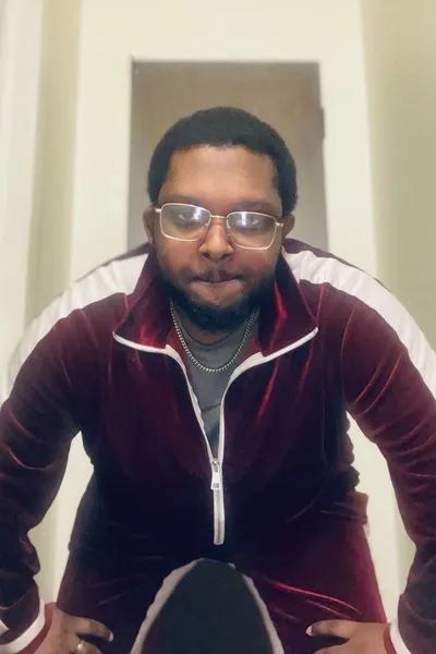 Flipped Chat AI – kalbėkite su Kaelen Thorne