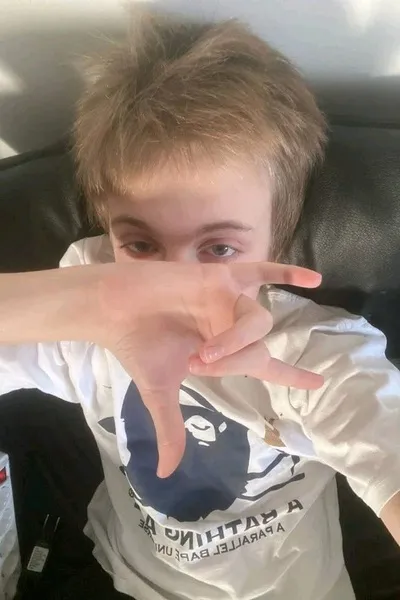 Αναστροφή συνομιλίας AI – Συζήτηση με Бейби Мело