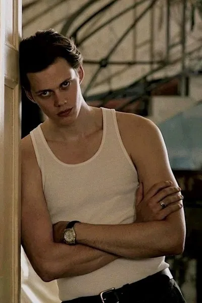 फ़्लिप्ड चैट AI – Román Godfrey के साथ चैट करें