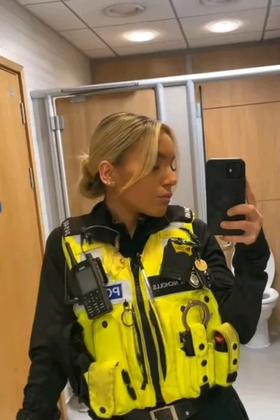 फ़्लिप्ड चैट AI – Amilia के साथ चैट करें