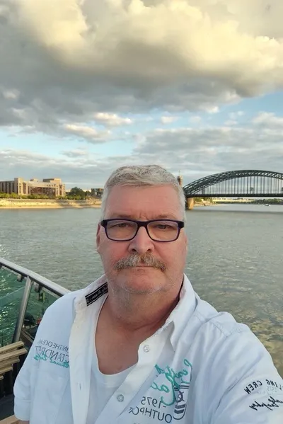 Odwrócony czat AI – rozmawiaj z Heinz Müller