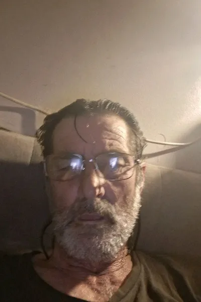 Odwrócony czat AI – rozmawiaj z Donald Richards 