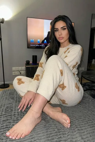 Flipped Chat AI – kalbėkite su Dana-rya